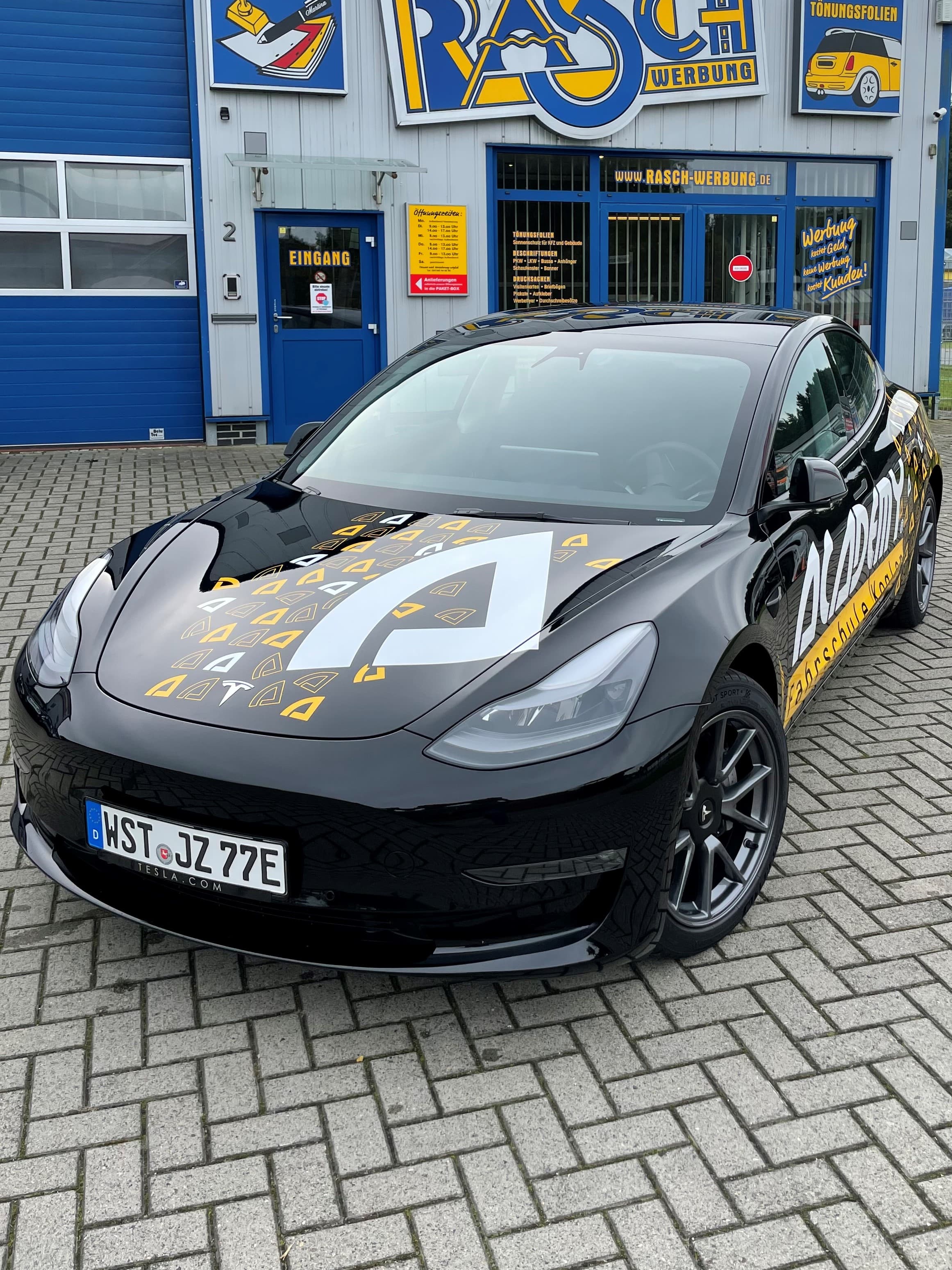 Tesla Model 3 WST-JZ 77 E